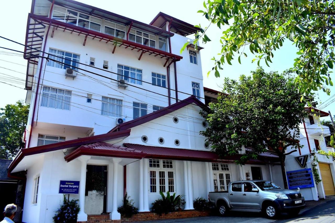 Smile Hub Kandy -Youth Hostel- Luaran gambar